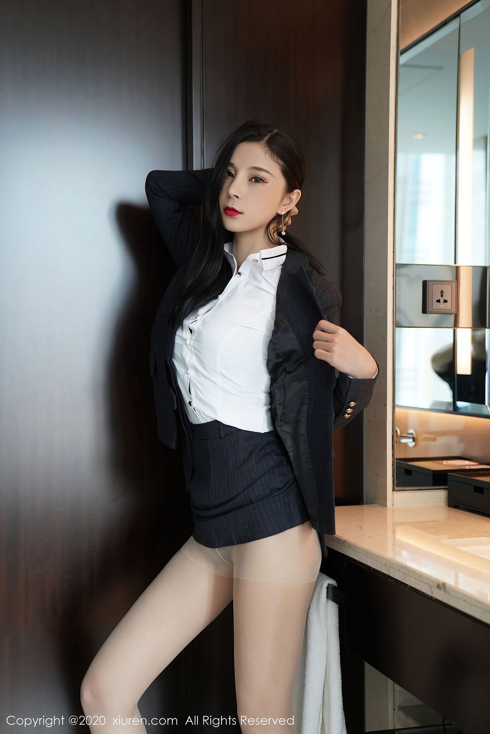 美女模特小蛮妖Yummy - 白衬衫黑短裙职场OL系列性感写真