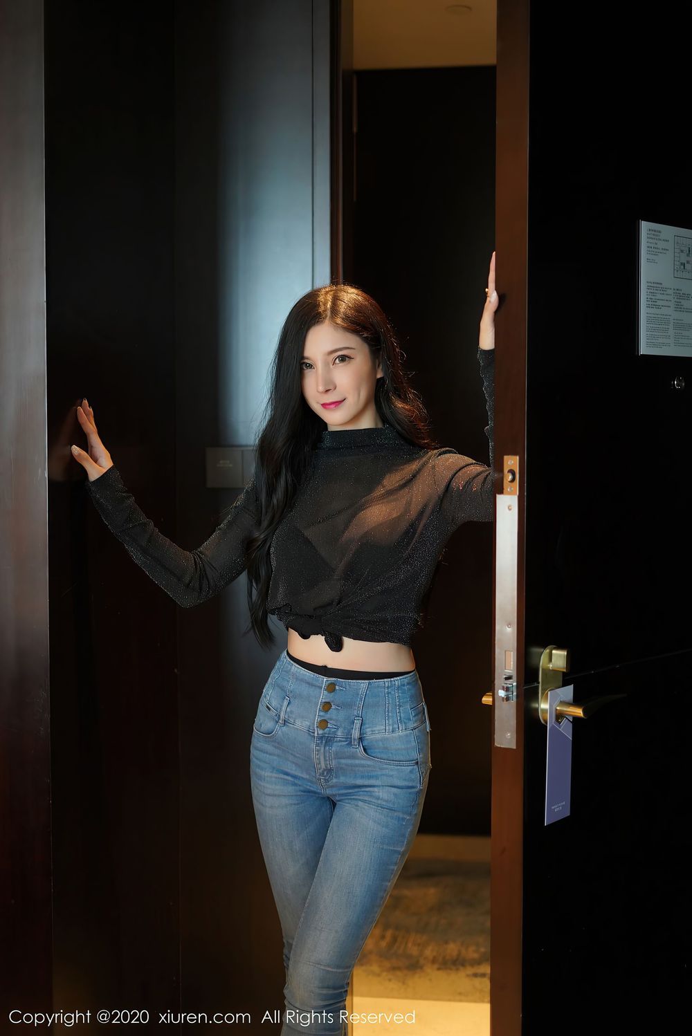 美女模特小蛮妖Yummy - OL风格与牛仔裤性感写真