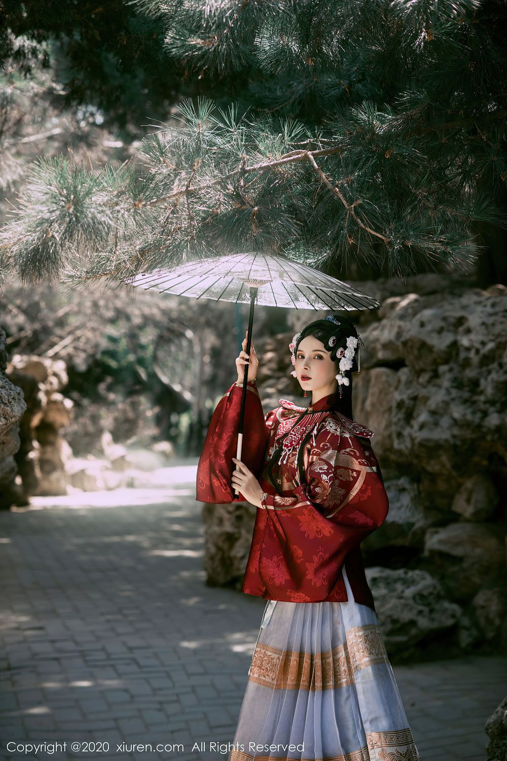 新晋嫩模小蛮妖Yummy - 镂空旗袍与红色内衣小皮鞭写真