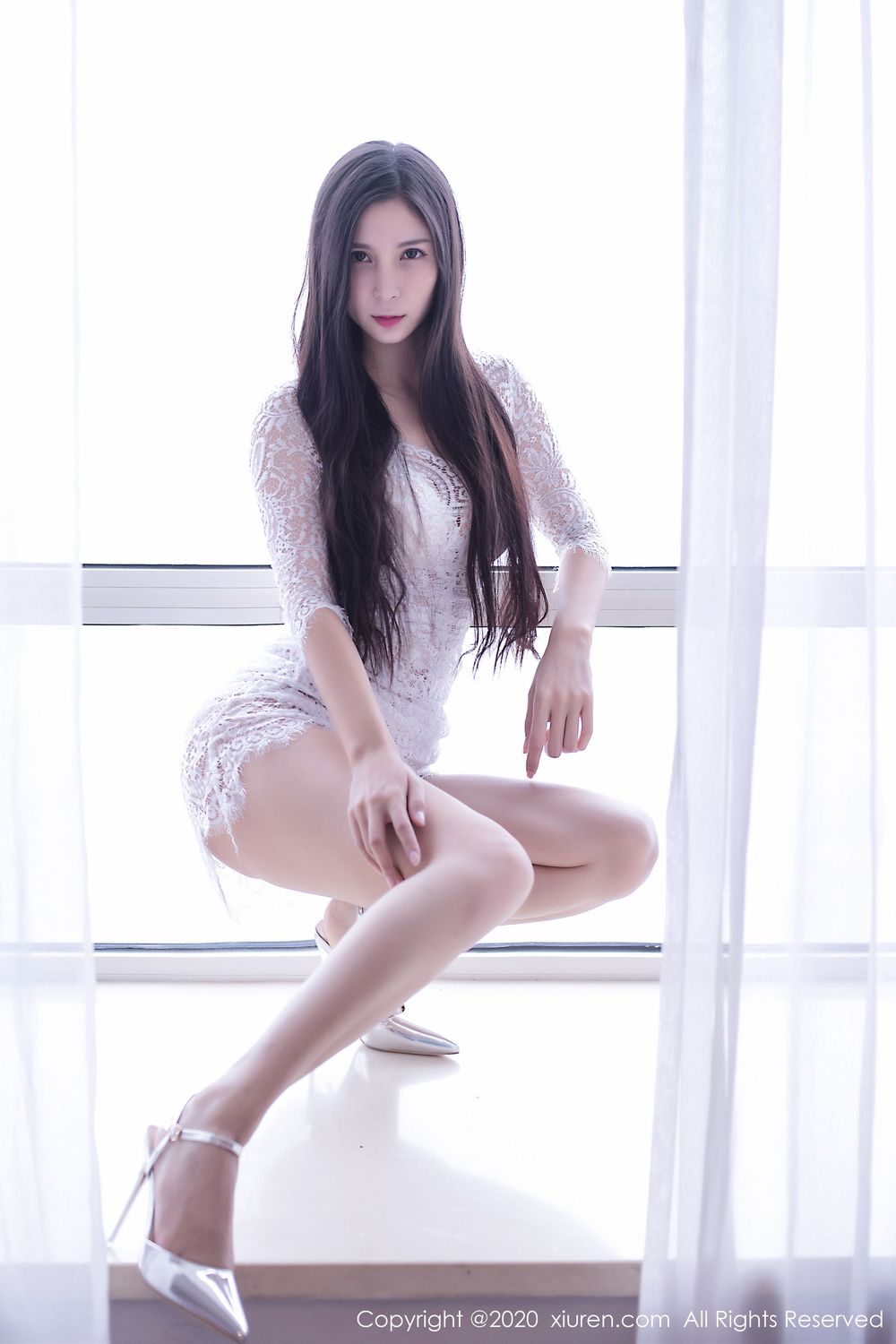 新晋嫩模小蛮腰lvy - 贴身镂空裙与紧身比基尼性感写真