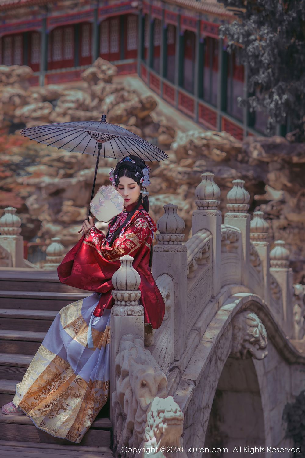 新晋嫩模小蛮妖Yummy - 镂空旗袍与红色内衣小皮鞭写真