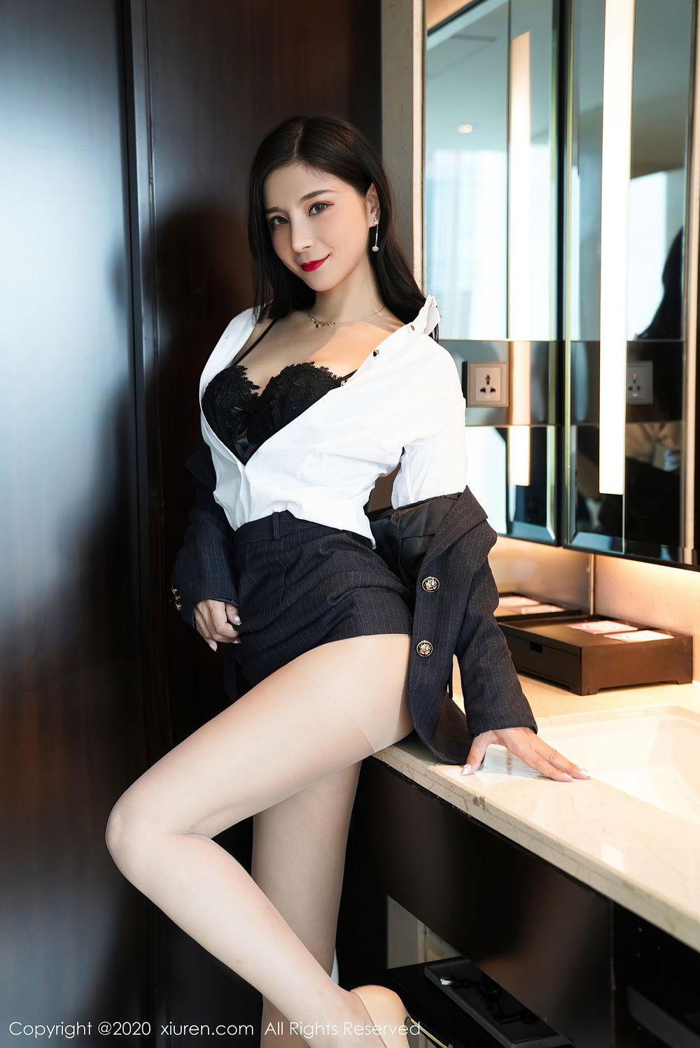 美女模特小蛮妖Yummy - 白衬衫黑短裙职场OL系列性感写真