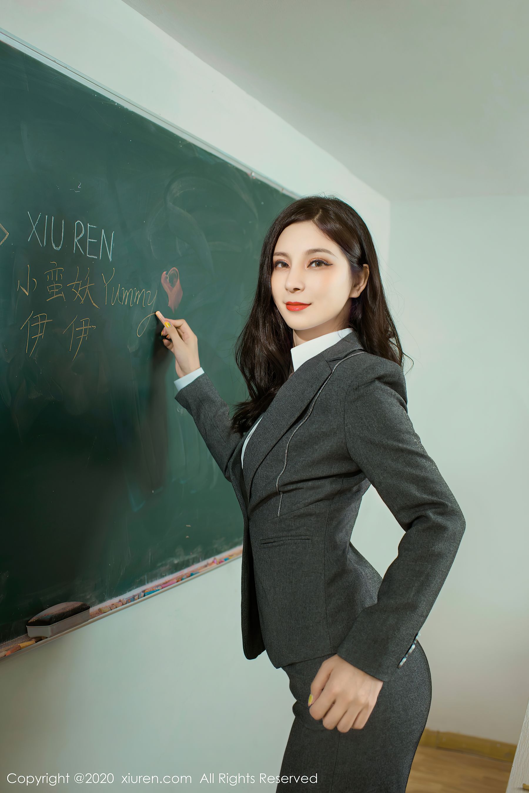 美女模特小蛮妖Yummy - 白衬衫黑丝诱惑职场OL性感写真