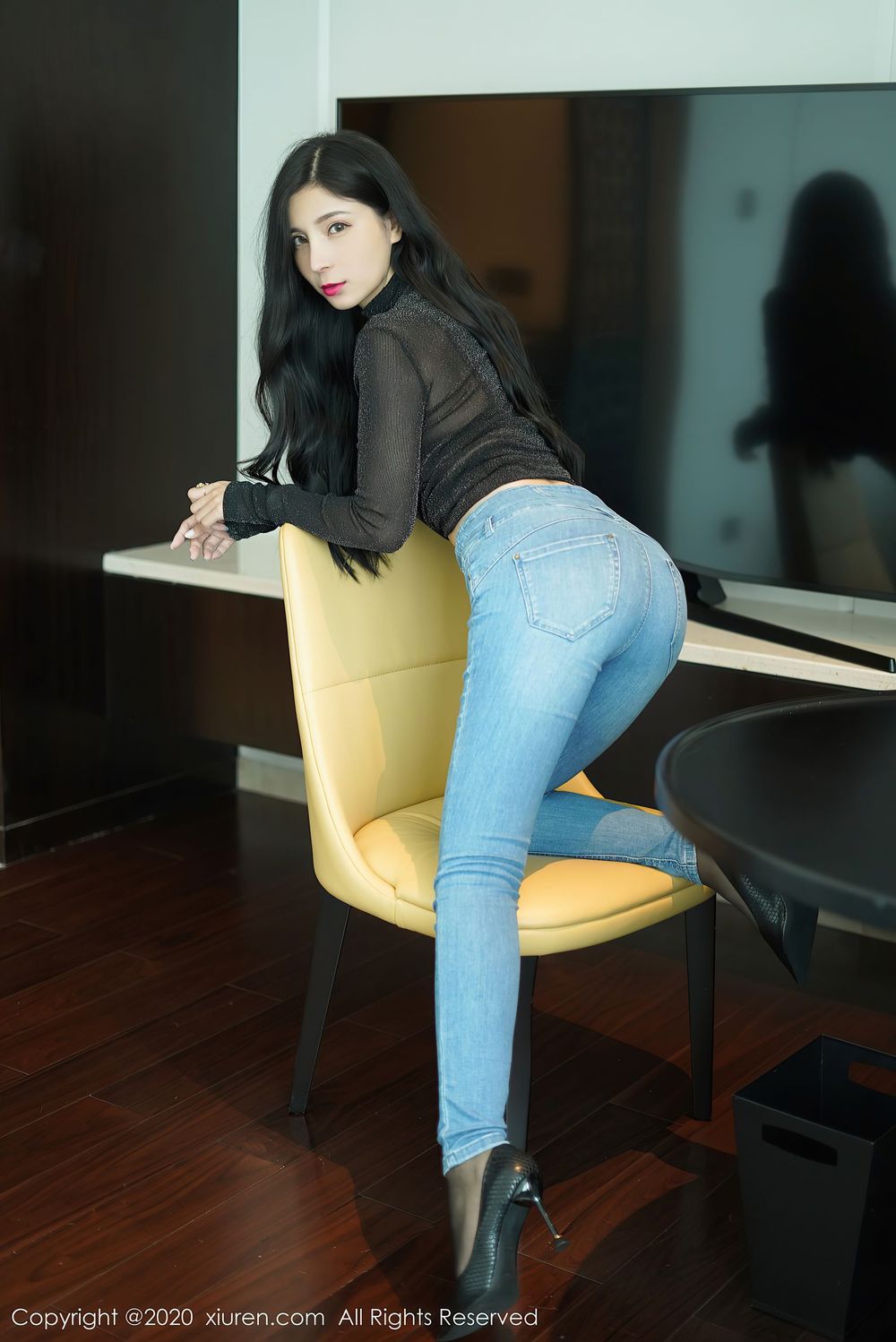 美女模特小蛮妖Yummy - OL风格与牛仔裤性感写真