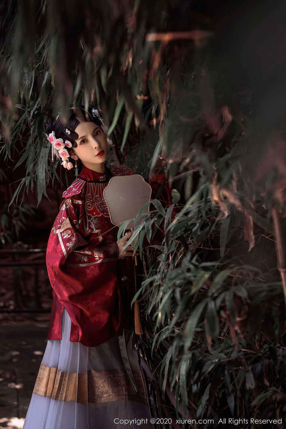 新晋嫩模小蛮妖Yummy - 镂空旗袍与红色内衣小皮鞭写真