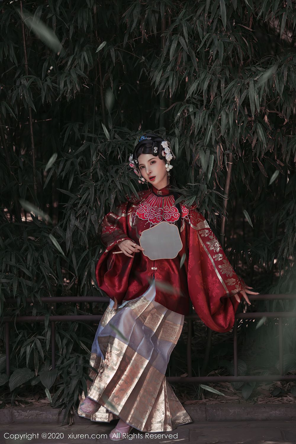 新晋嫩模小蛮妖Yummy - 镂空旗袍与红色内衣小皮鞭写真