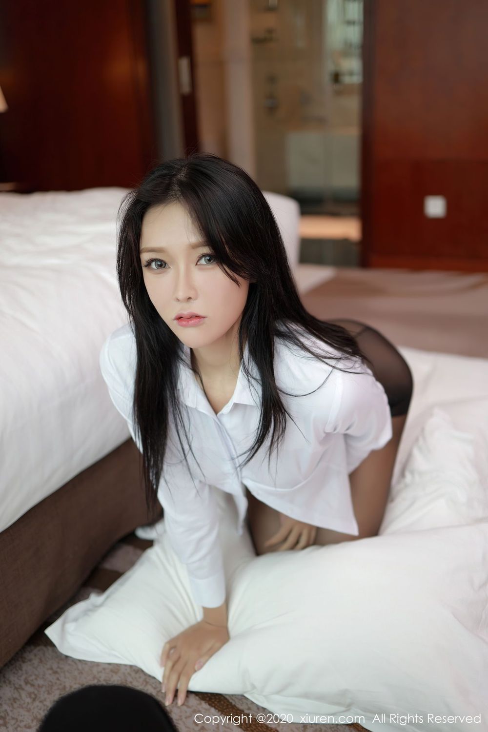 新人模特娜比 - 白衬衫黑丝制服魅惑系列写真