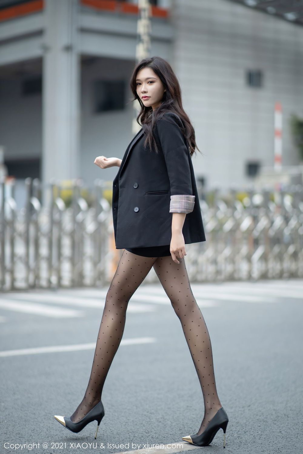美女模特娜比 - 飒爽职场黑丝美腿制服系列写真