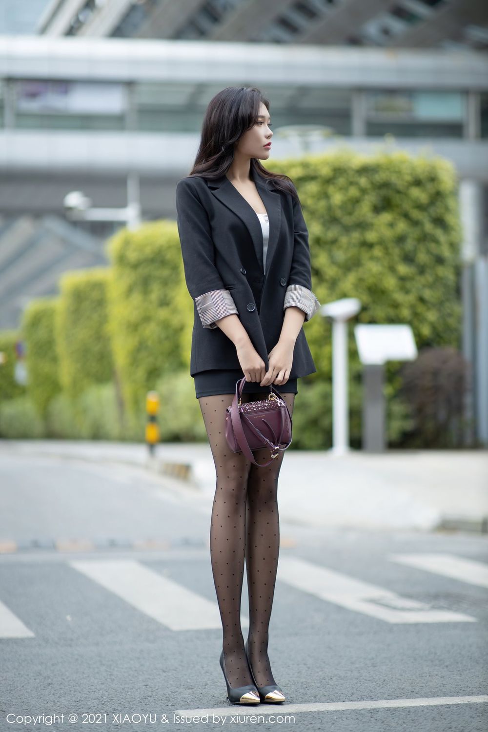 美女模特娜比 - 飒爽职场黑丝美腿制服系列写真