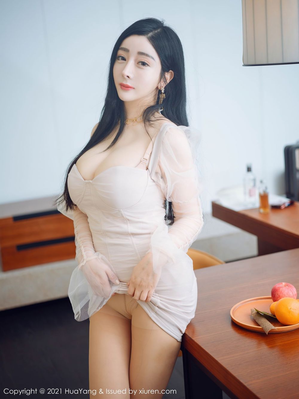 美女模特允爾 - 丝袜美腿吊裙系列妩媚动人套图