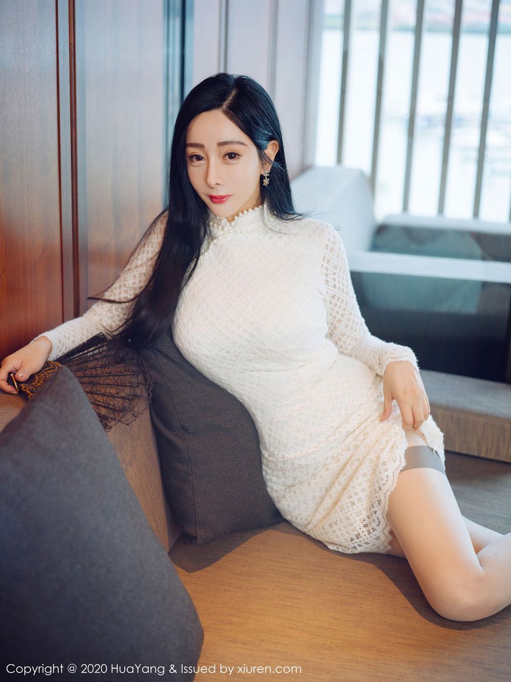 美女模特允爾 - 蕾丝长裙丝袜美腿系列明艳写真