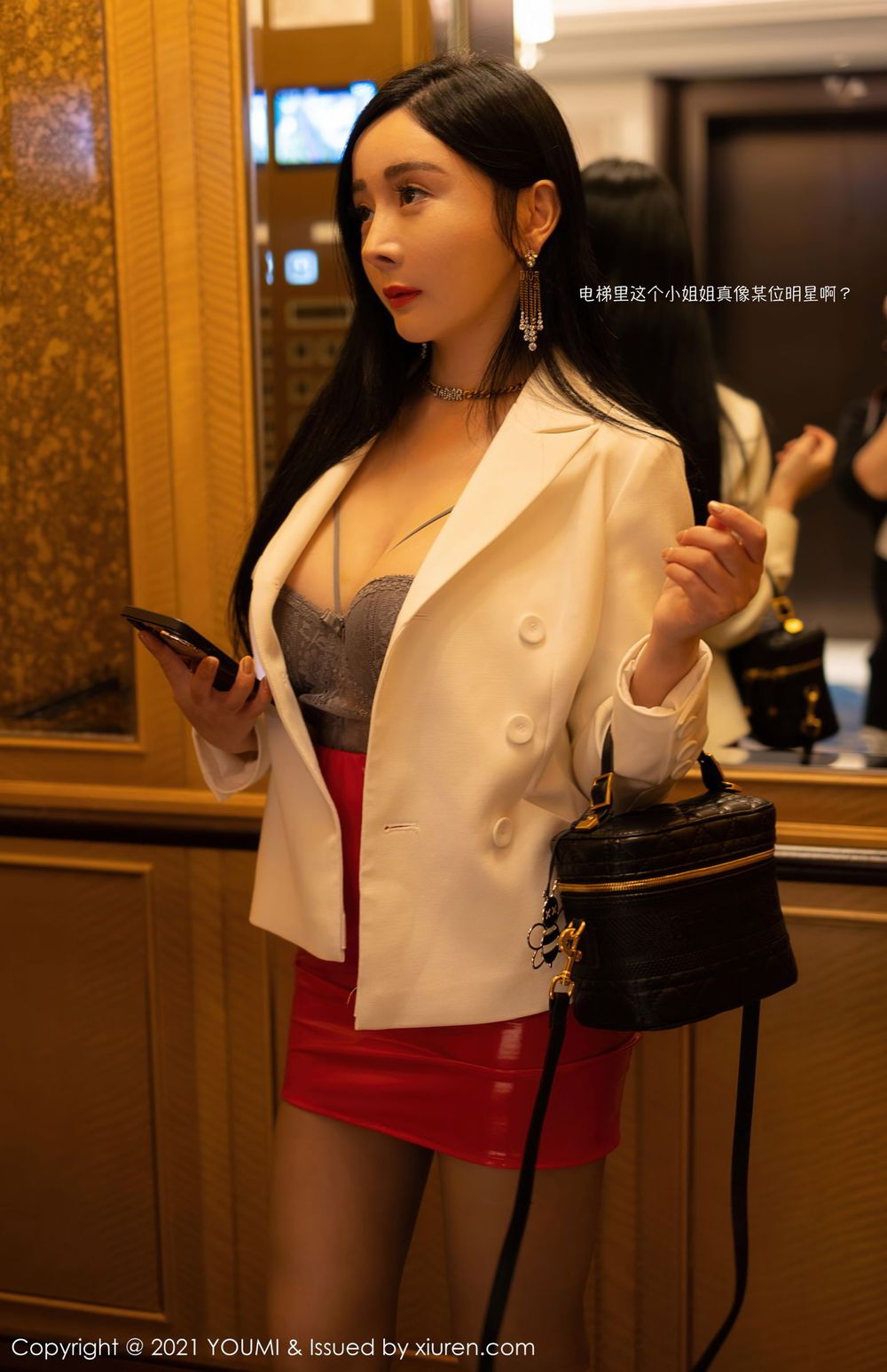 美女模特允爾 - 猩红皮裙与镂空内衣主题厦门旅拍