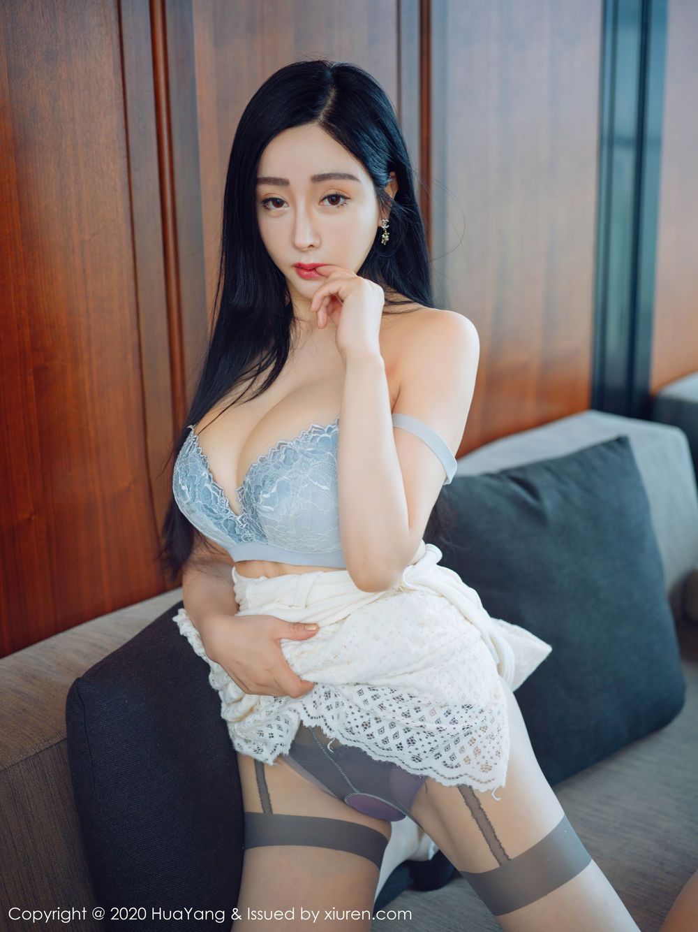美女模特允爾 - 蕾丝长裙丝袜美腿系列明艳写真