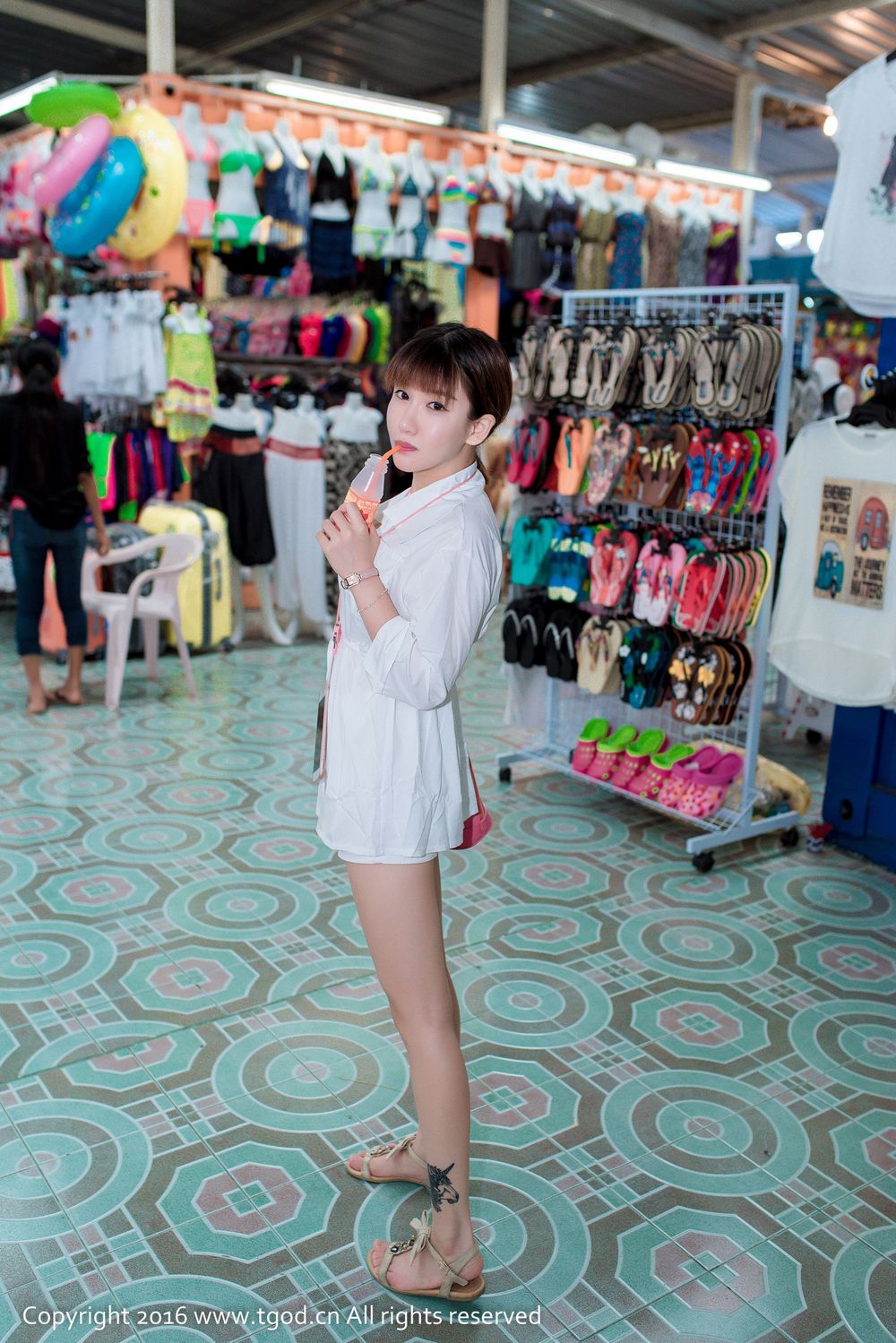 美女模特k8傲娇萌萌 - 泳池比基尼小美臀系列写真
