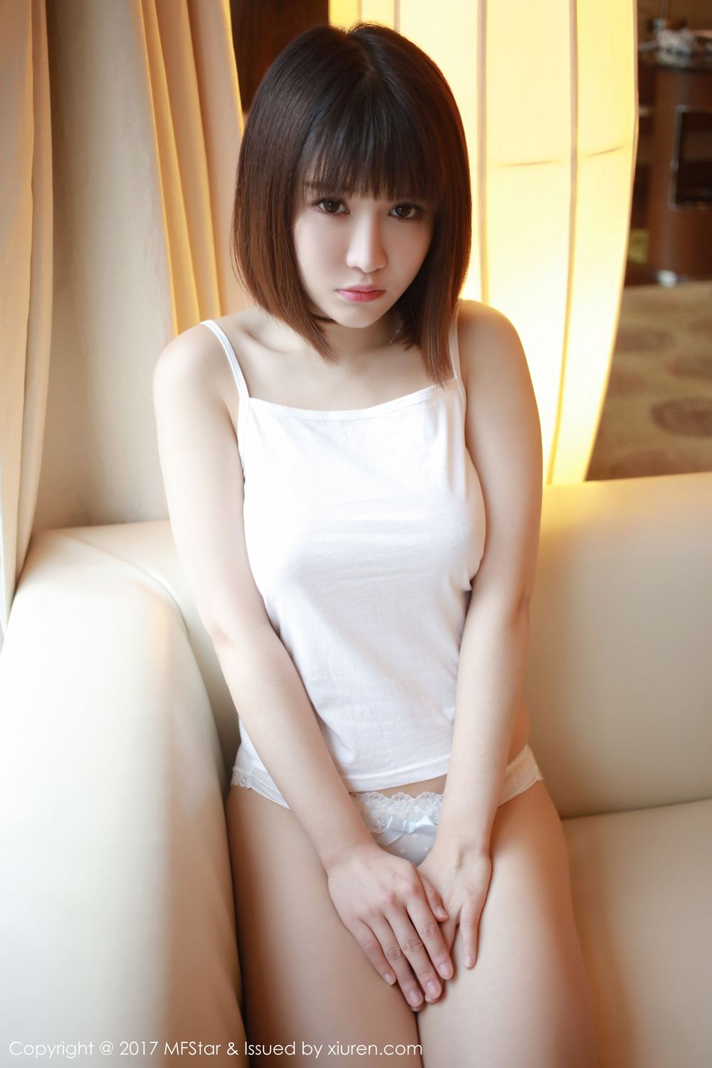 美女模特K8傲娇萌萌Vivian - 白色诱人小背心性感写真