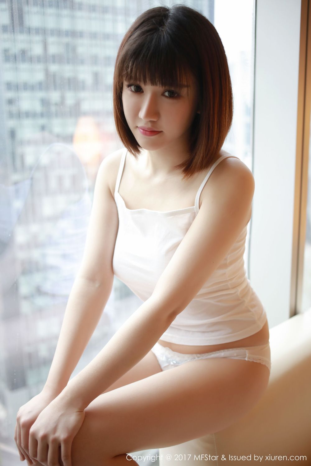 美女模特K8傲娇萌萌Vivian - 白色诱人小背心性感写真