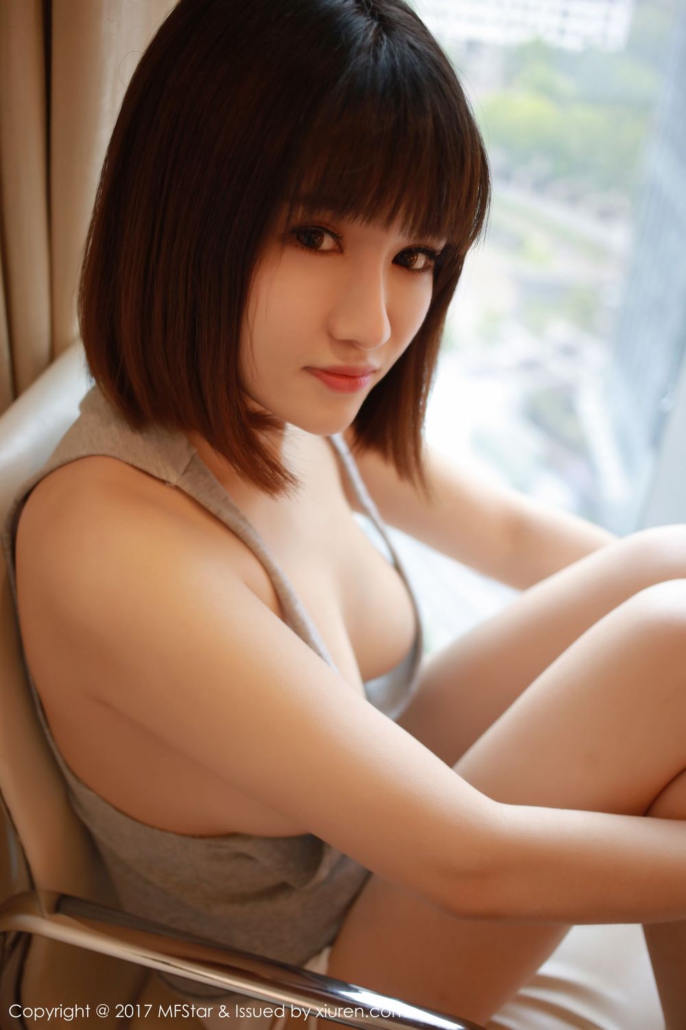 美女模特K8傲娇萌萌Vivian - 白色诱人小背心性感写真