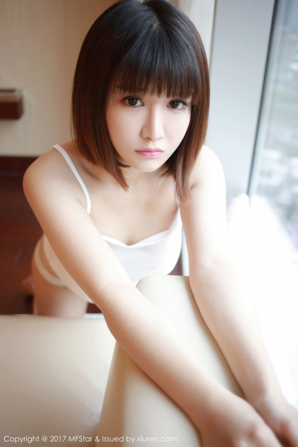 美女模特K8傲娇萌萌Vivian - 白色诱人小背心性感写真