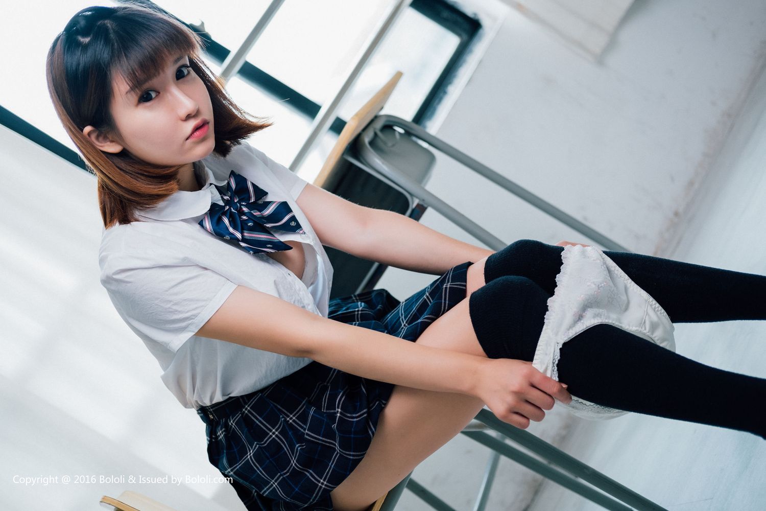 新人模特k8傲娇萌萌Vivian - JK制服激情演绎冈本特辑