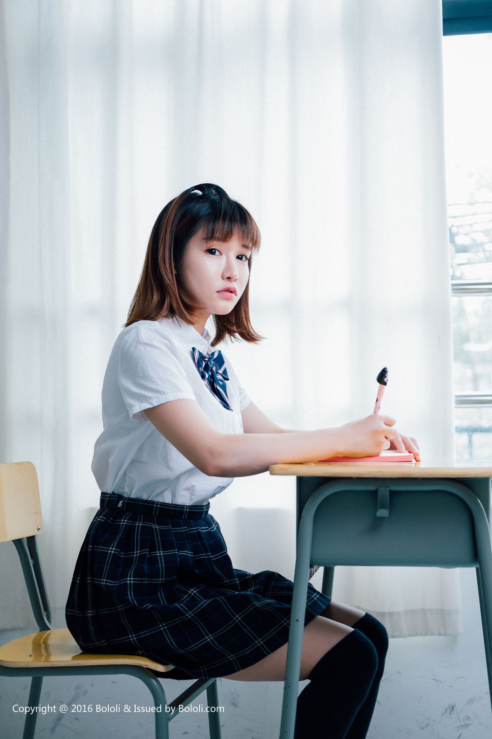 新人模特k8傲娇萌萌Vivian - JK制服激情演绎冈本特辑