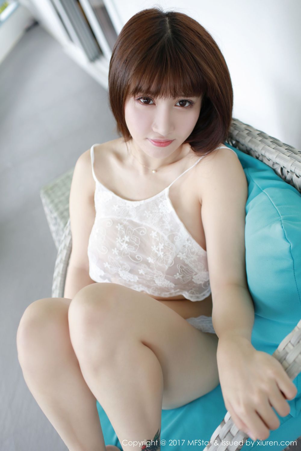 美女模特K8傲娇萌萌Vivian - 女仆装+半透内衣薄荷岛旅拍