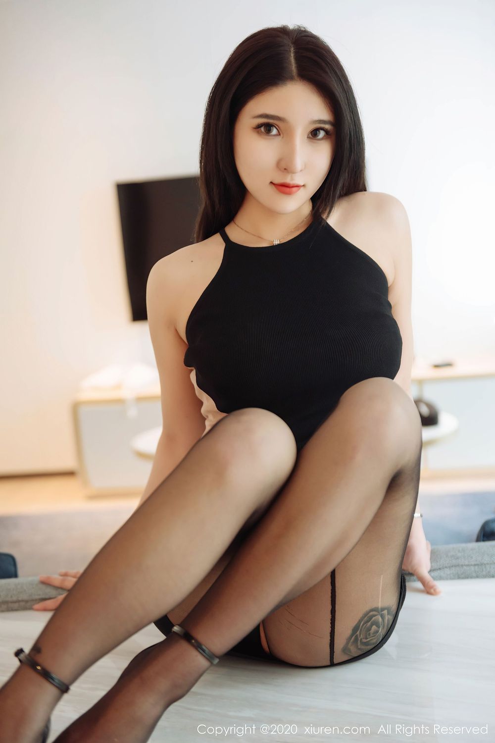 新人模特蛛蛛妹妹 - 黑丝美腿娇滴可人首套写真