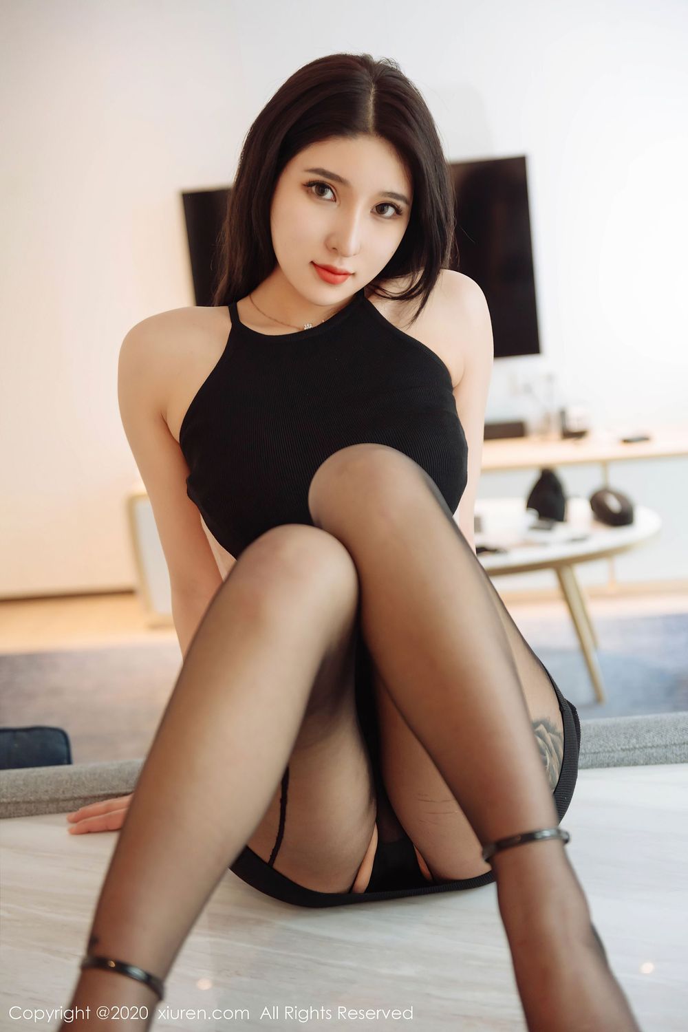 新人模特蛛蛛妹妹 - 黑丝美腿娇滴可人首套写真