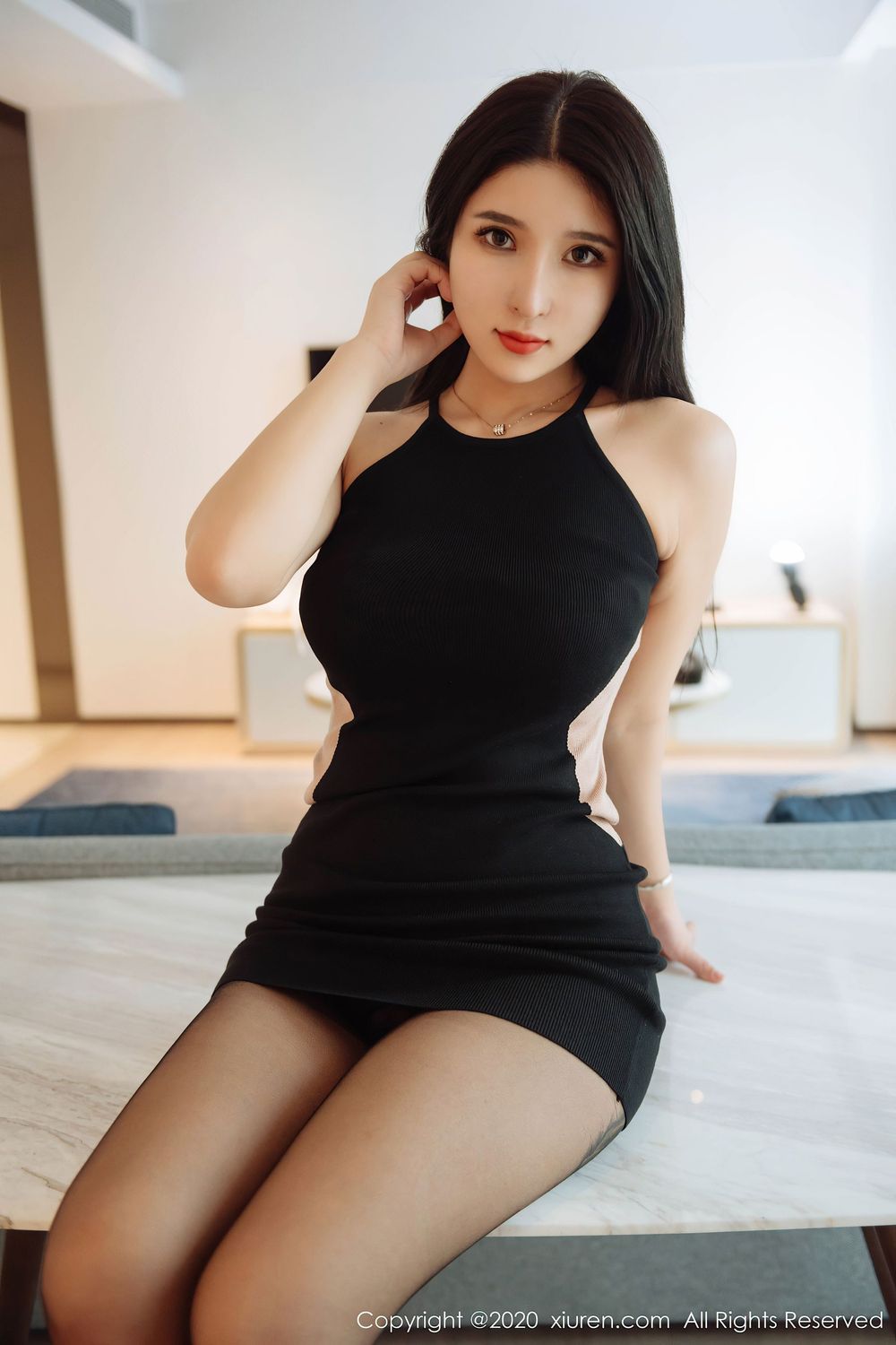 新人模特蛛蛛妹妹 - 黑丝美腿娇滴可人首套写真