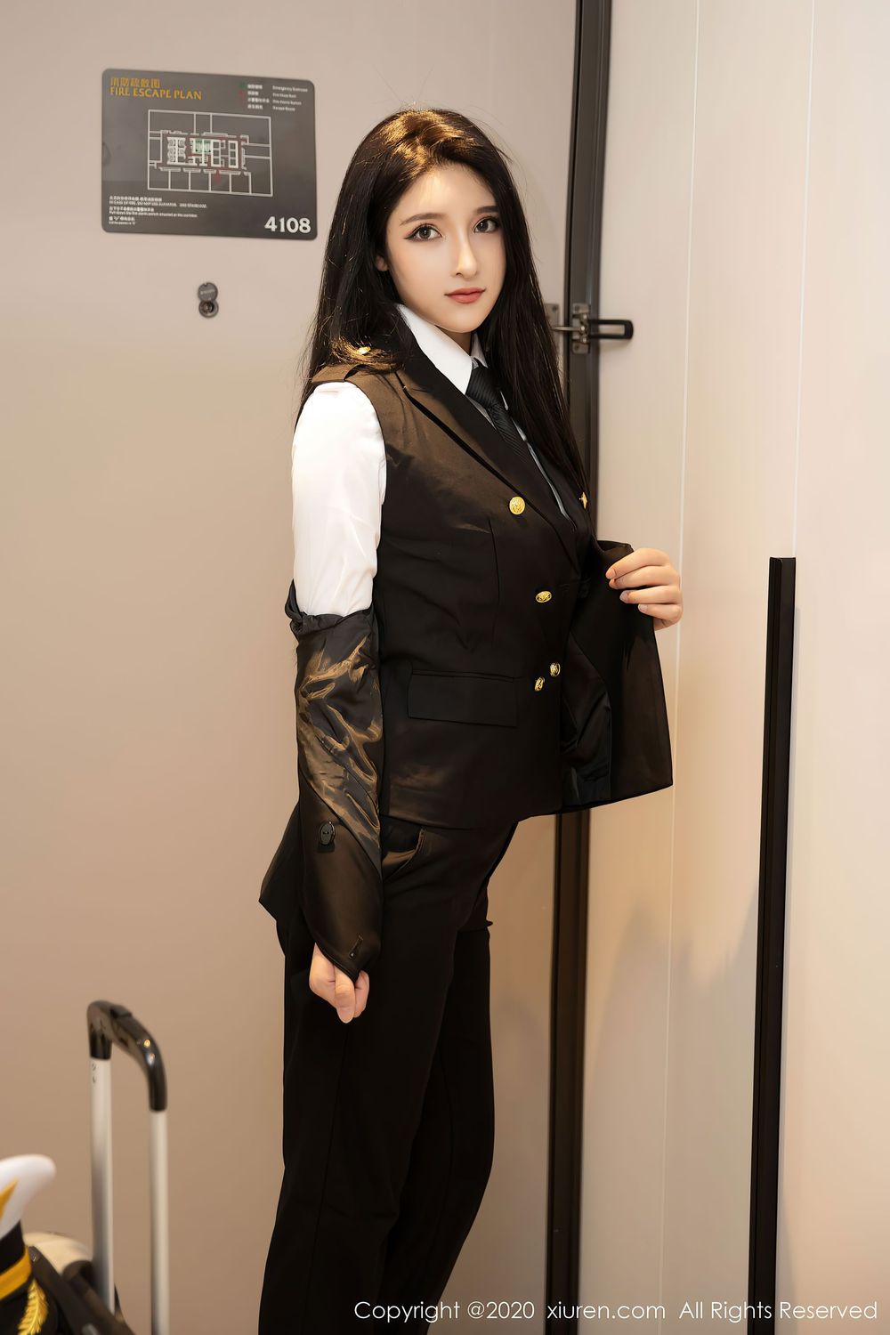 美女模特蛛蛛妹妹 - 黑丝美腿女机长制服飒爽写真