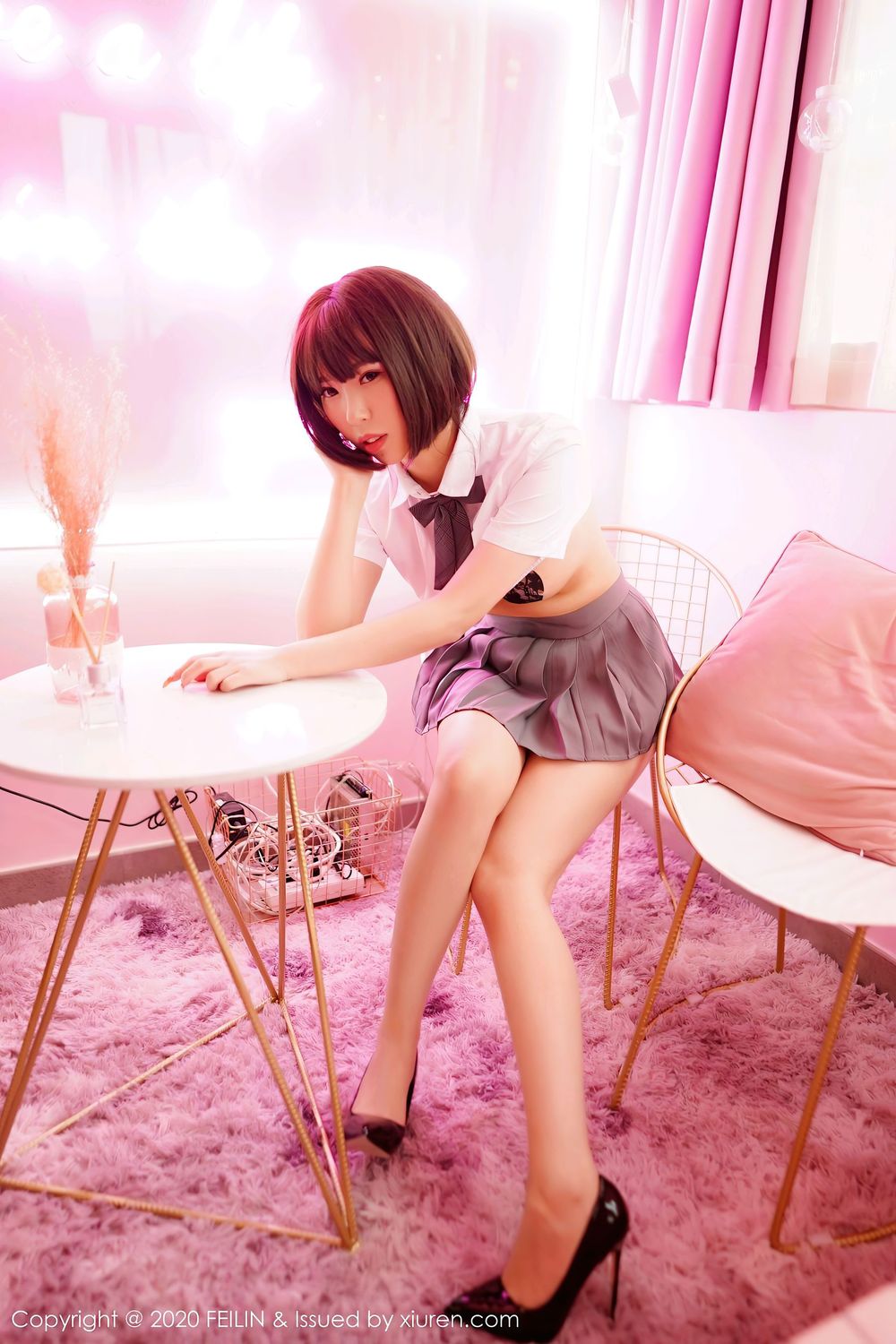 美女模特小波多 - 连体衣与波波池系列性感写真