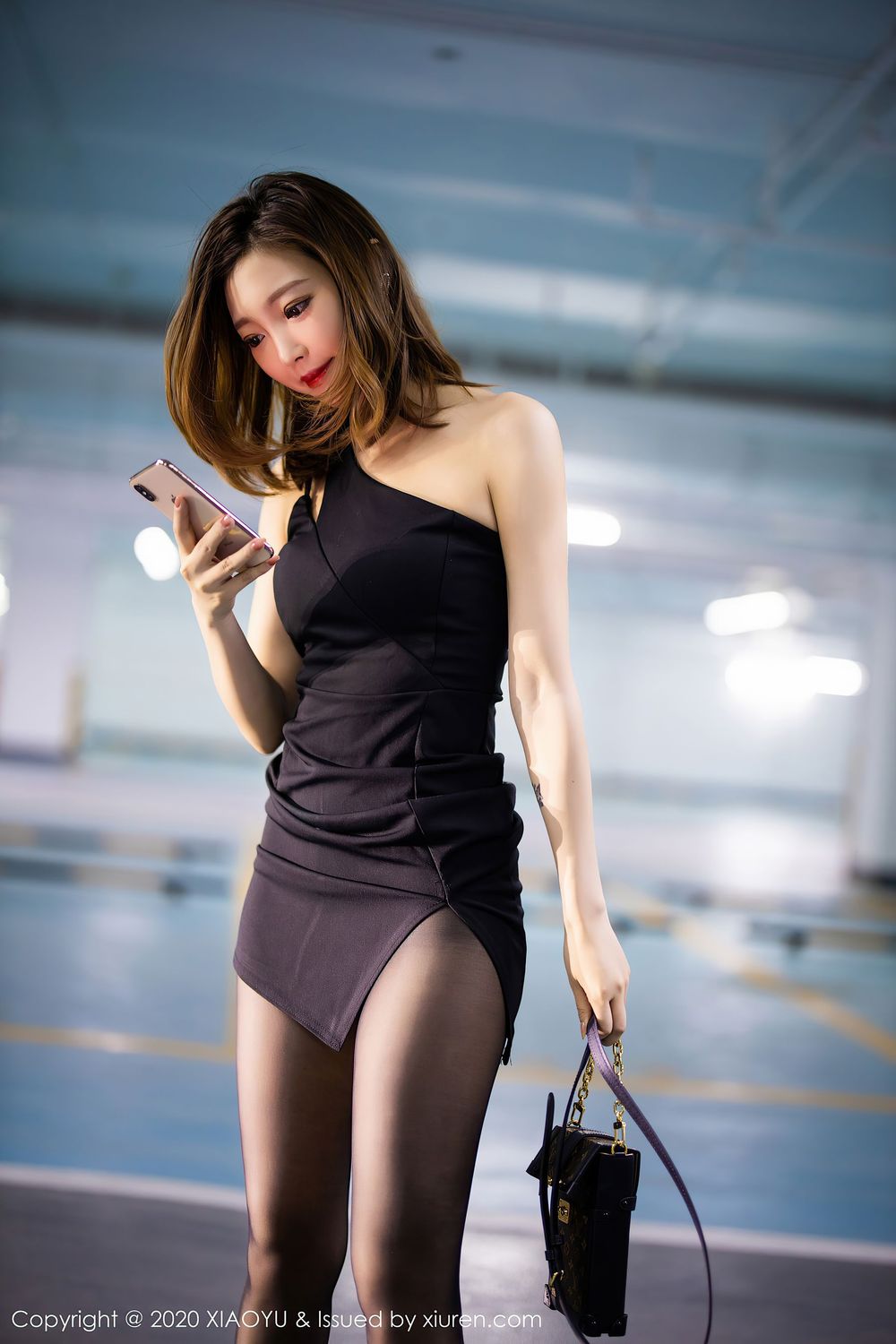 性感女神冯木木LRIS - 时尚车拍玉腿横陈系列写真
