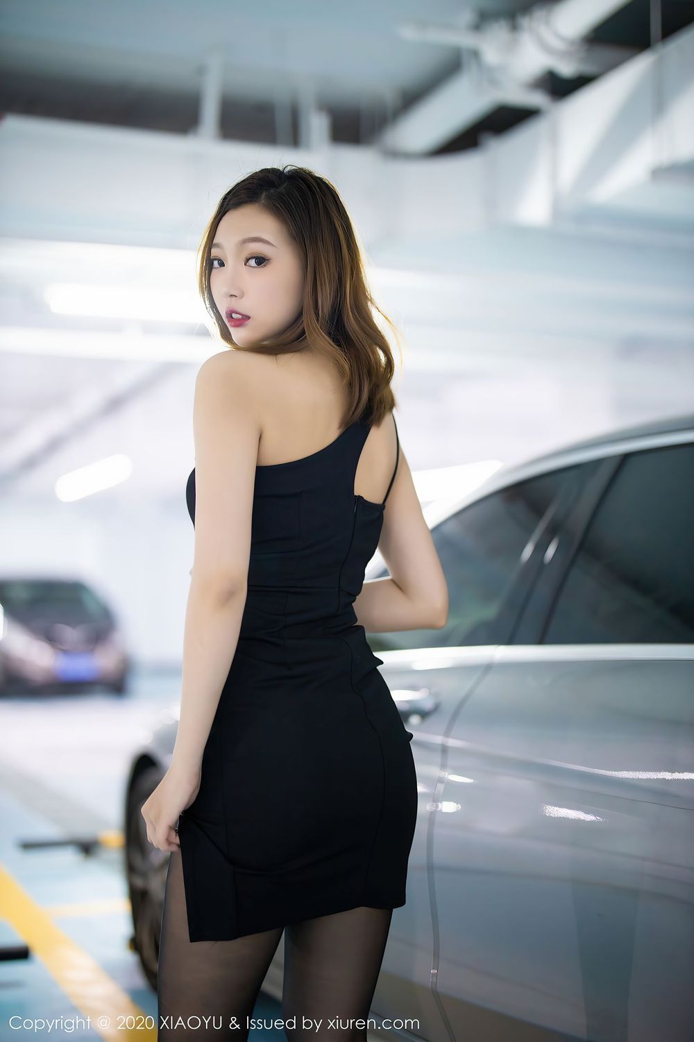 性感女神冯木木LRIS - 时尚车拍玉腿横陈系列写真