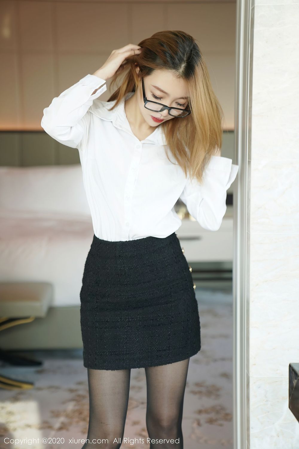 性感女神冯木木LRIS - 白衬衫职场制服OL黑丝系列写真