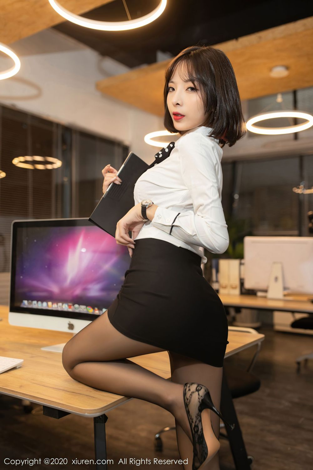美女模特陈小喵 - 办公室邂逅主题性感写真