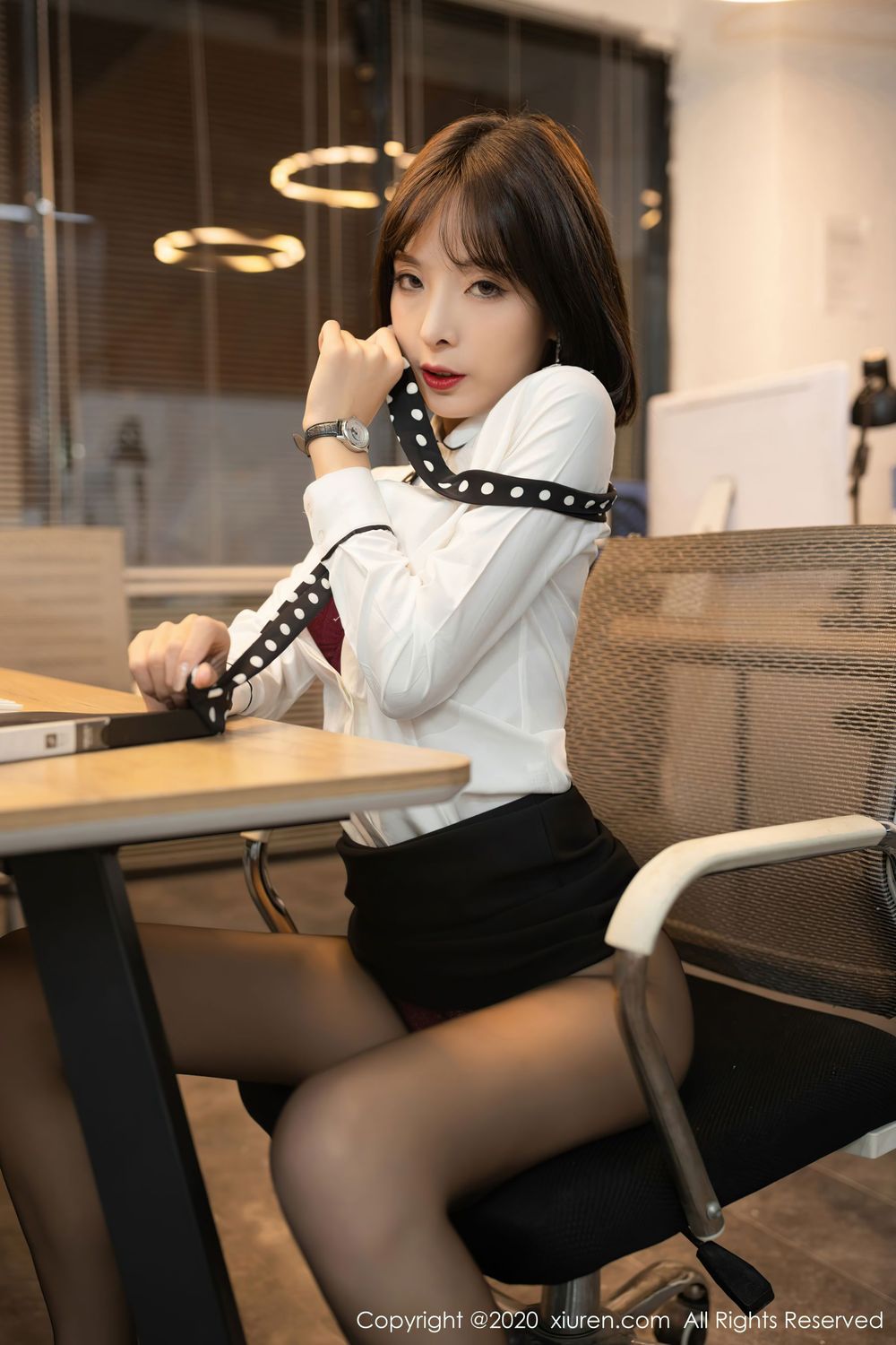 美女模特陈小喵 - 办公室邂逅主题性感写真