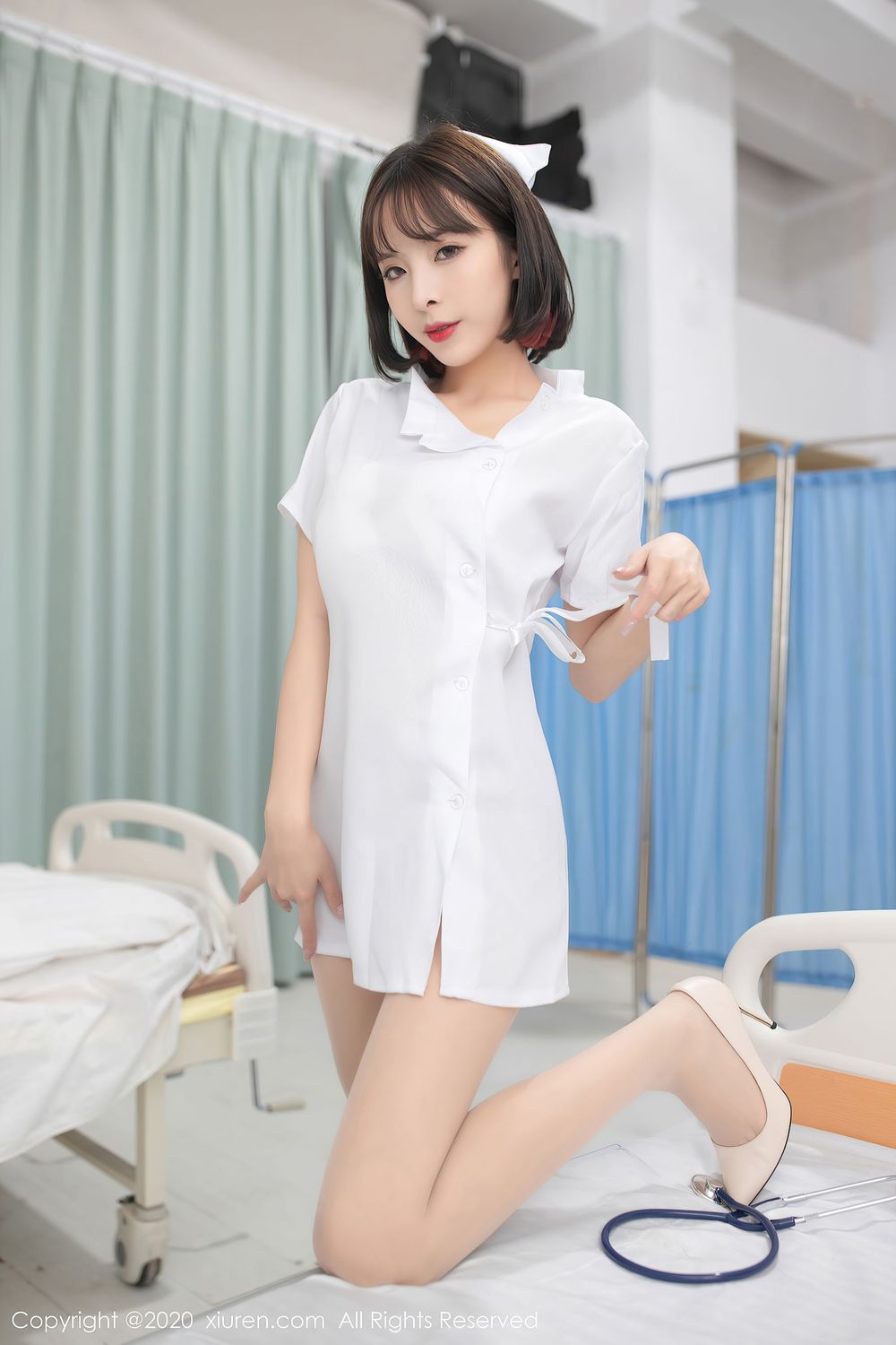美女模特陈小喵 - 丝袜美腿护士装扮性感写真