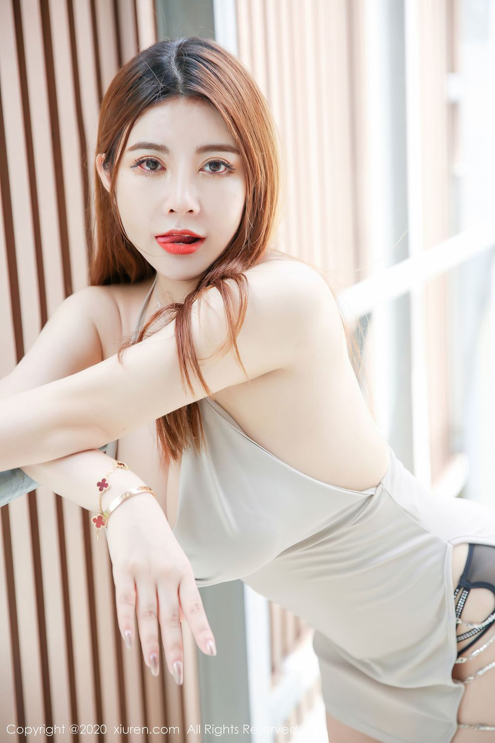 美女模特软软Roro - 华丽吊裙居家女友三亚旅拍