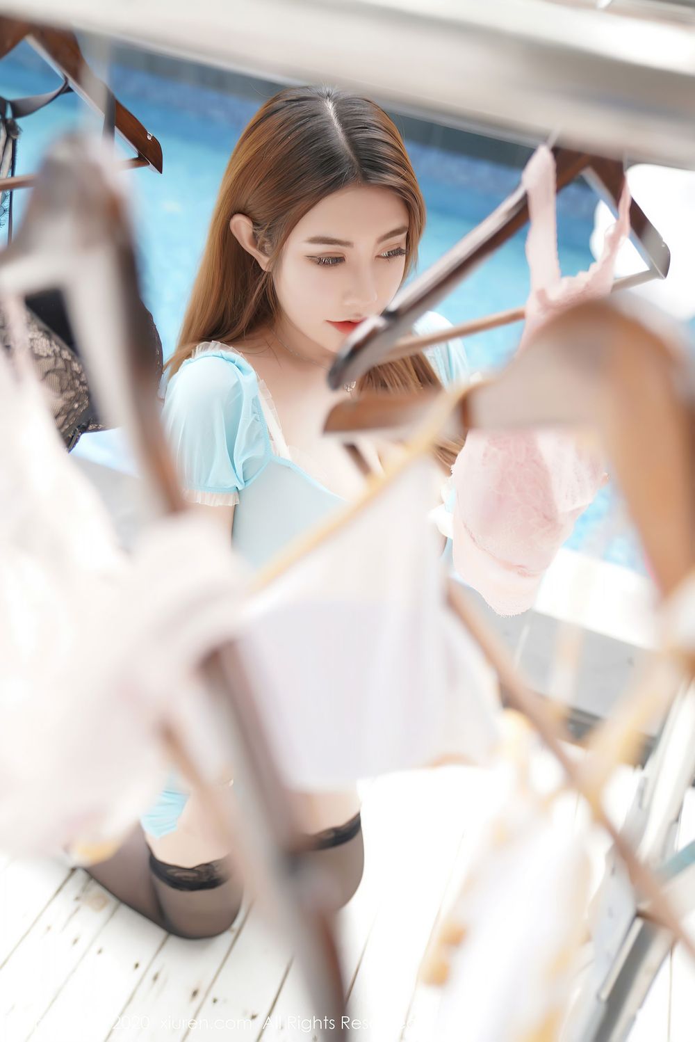 美女模特软软子 - 女主晾衣泳池剧情性感写真