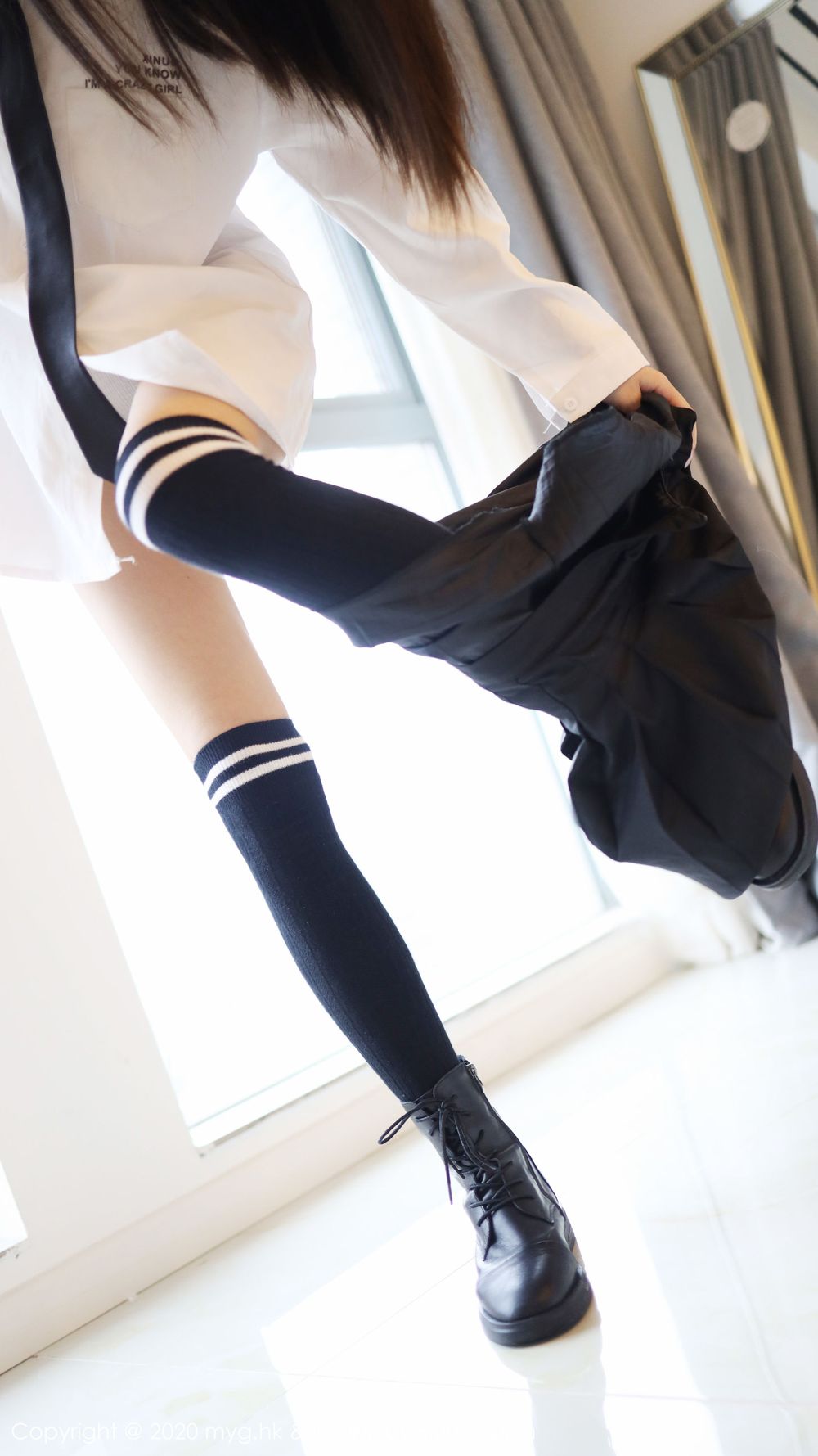 美女模特Laura张小妮  - JK制服长筒袜系列性感写真
