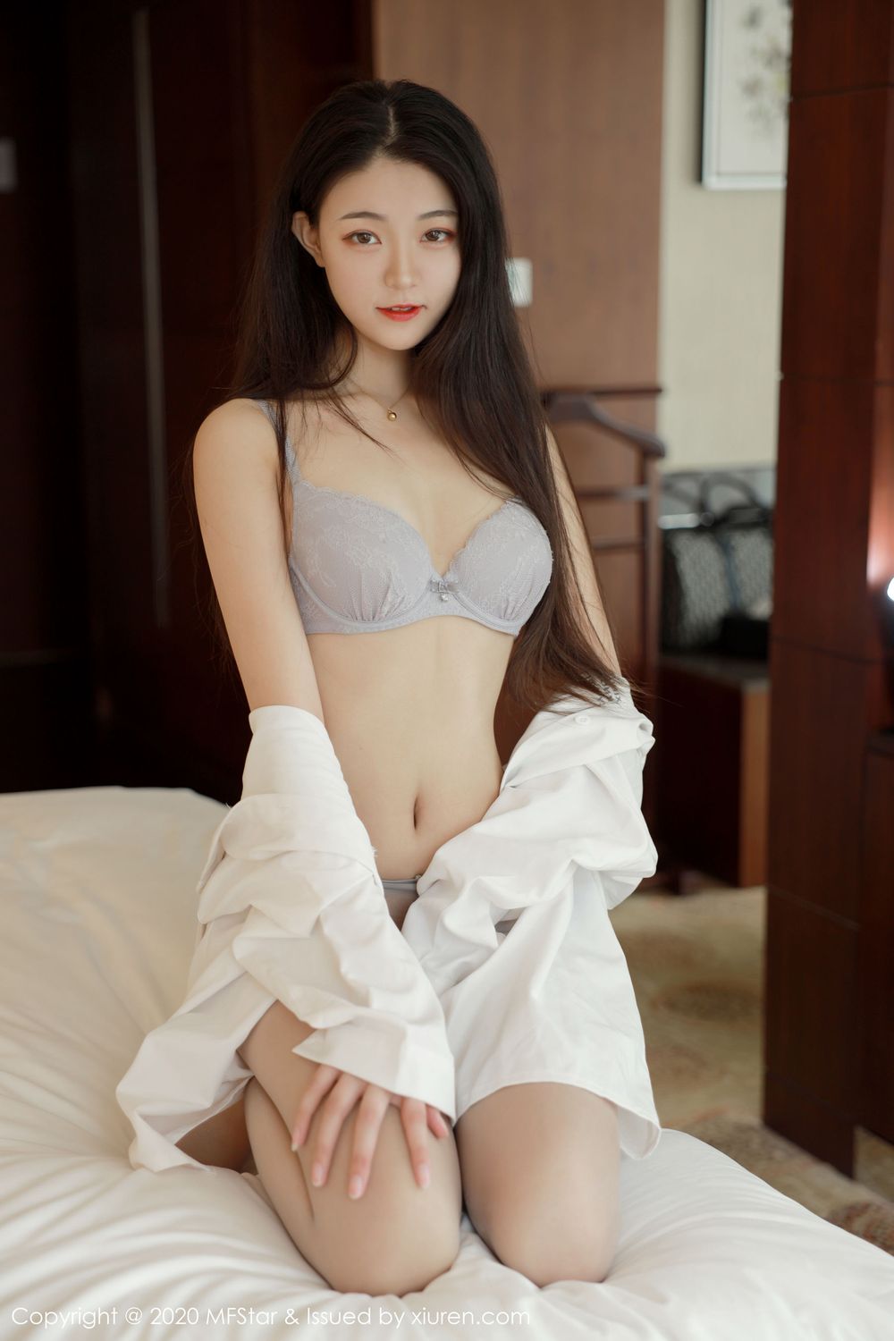 新人模特Laura张小妮 - 笑起来特有感觉的妹子写真