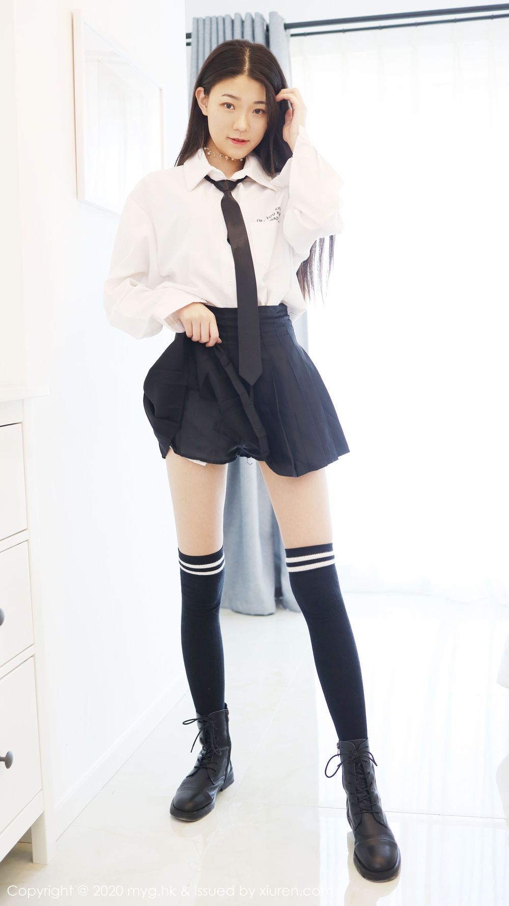 美女模特Laura张小妮  - JK制服长筒袜系列性感写真