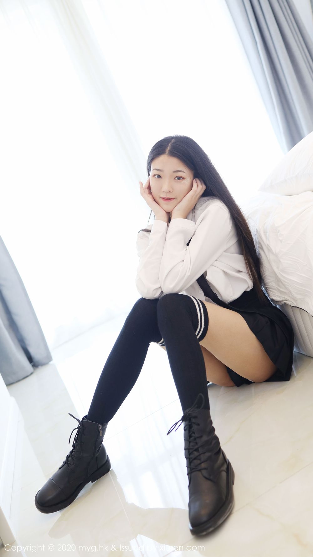 美女模特Laura张小妮  - JK制服长筒袜系列性感写真