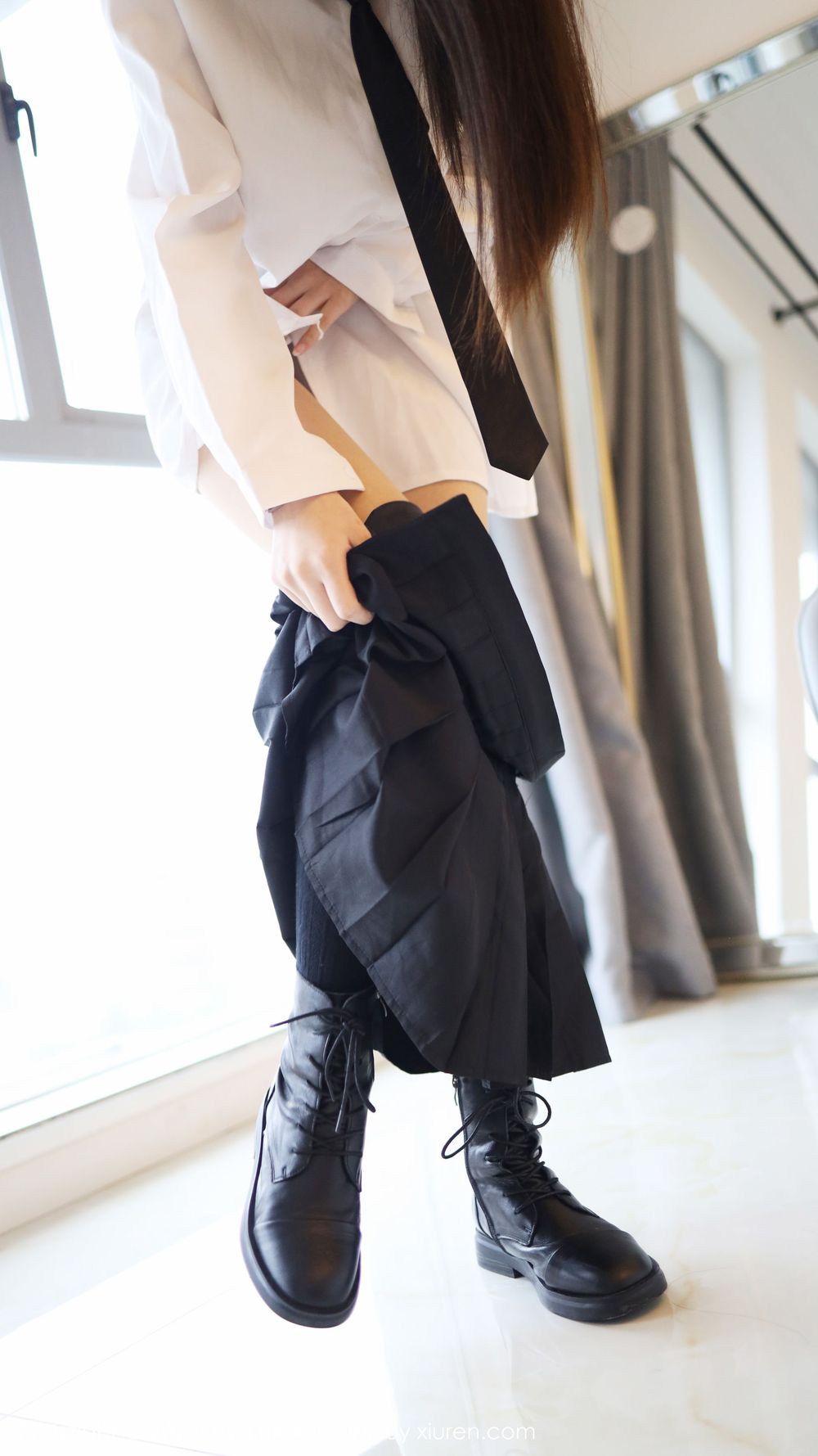美女模特Laura张小妮  - JK制服长筒袜系列性感写真