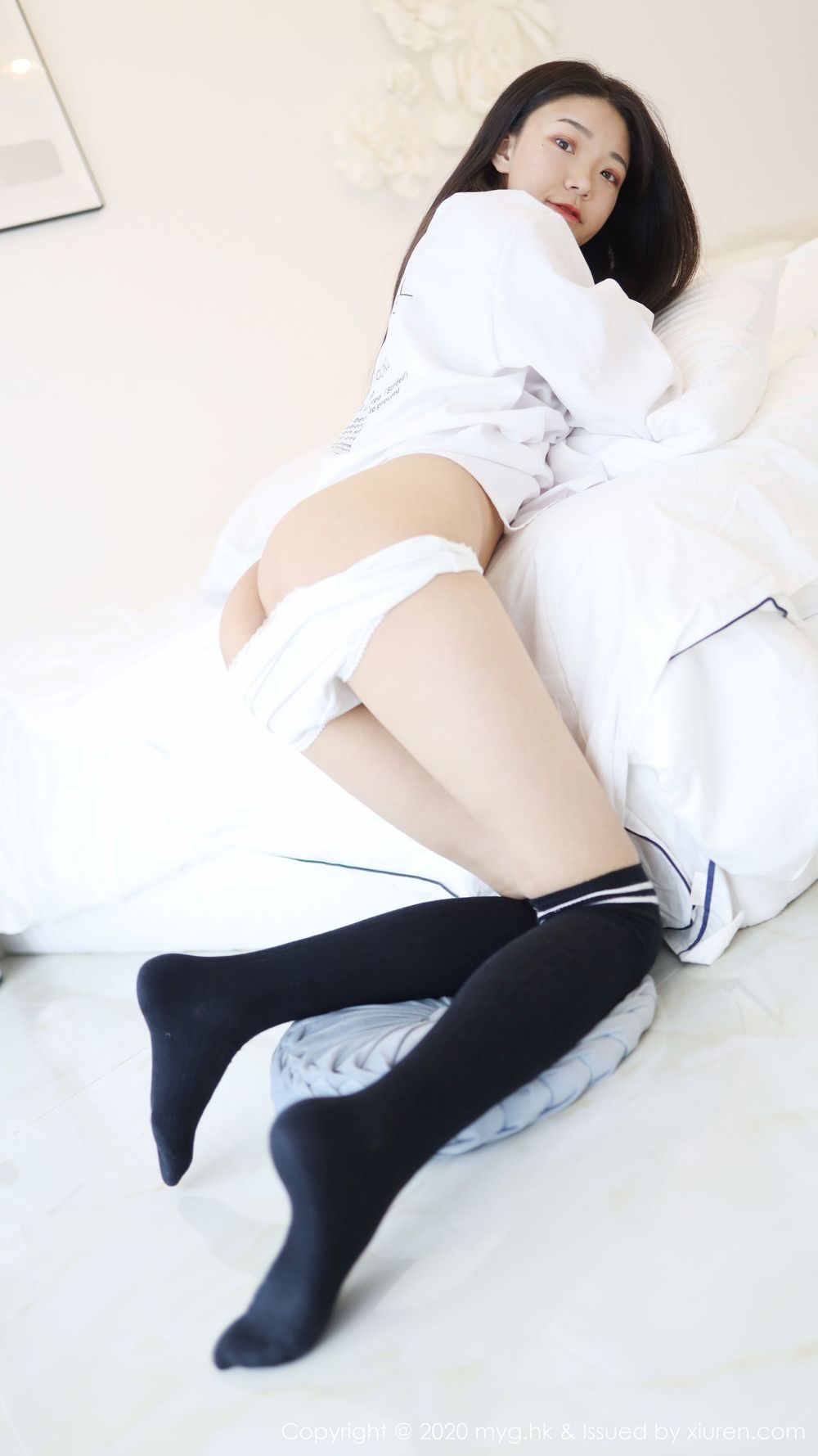 美女模特Laura张小妮  - JK制服长筒袜系列性感写真