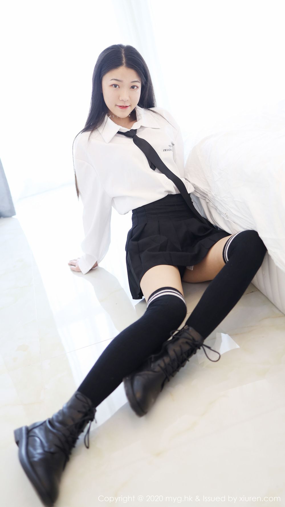 美女模特Laura张小妮  - JK制服长筒袜系列性感写真
