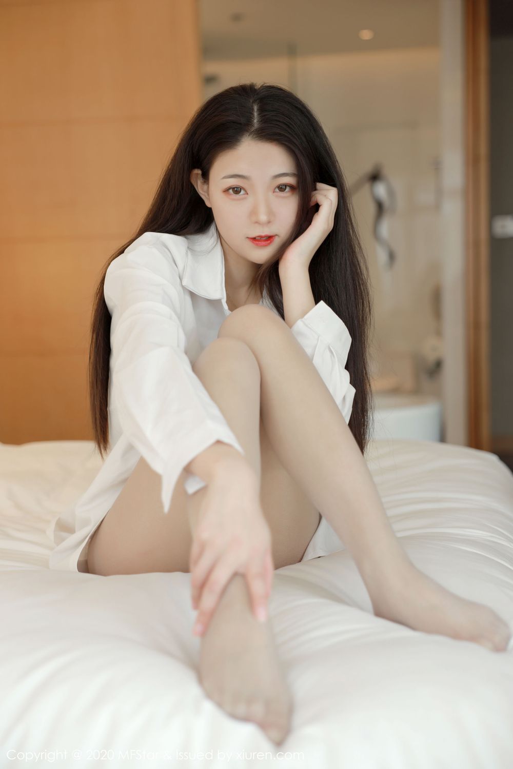 新人模特Laura张小妮 - 笑起来特有感觉的妹子写真