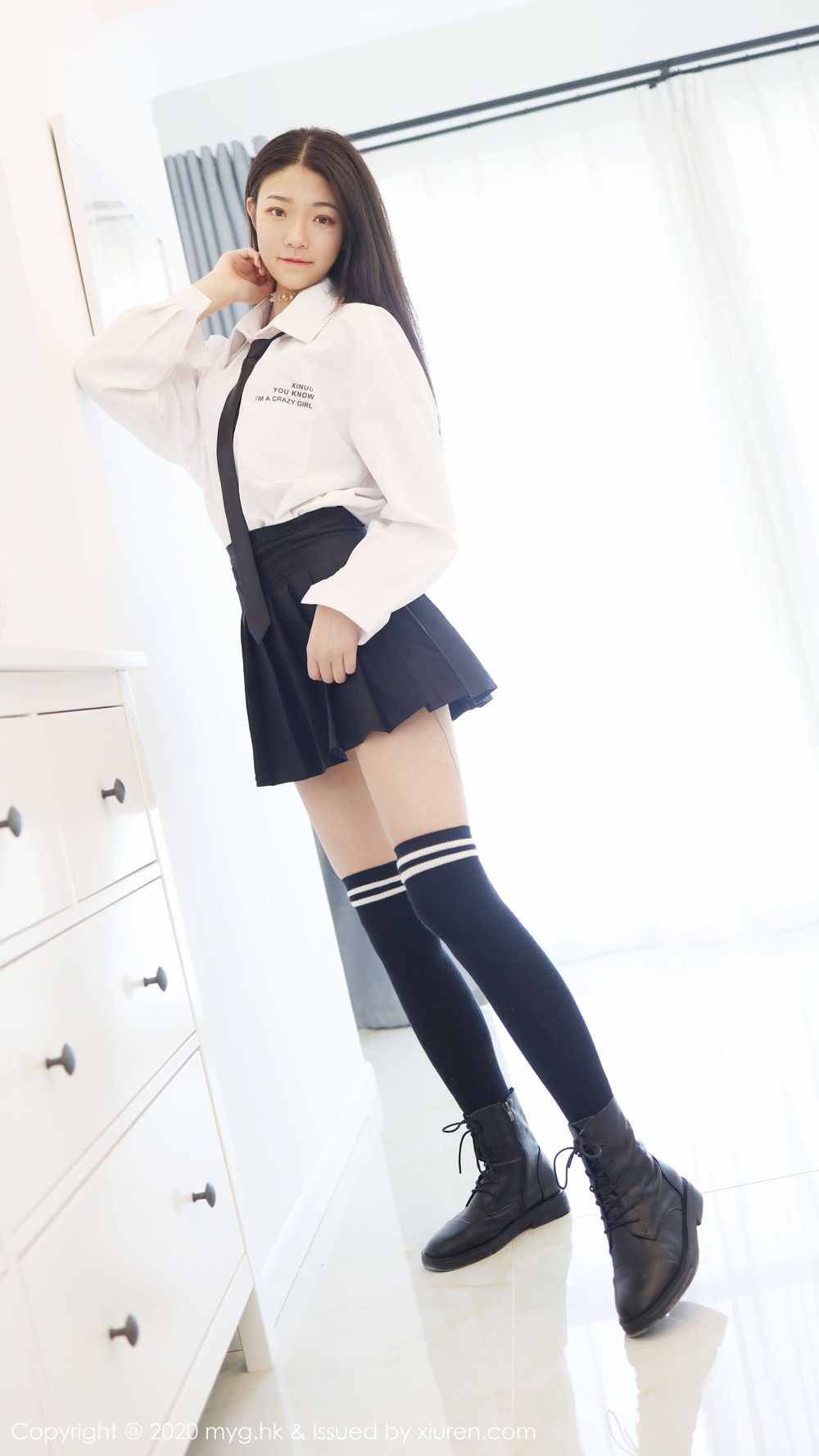 美女模特Laura张小妮  - JK制服长筒袜系列性感写真