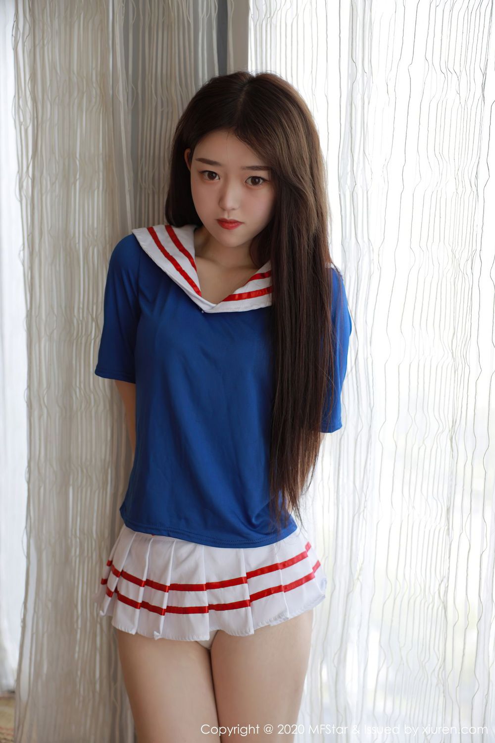 新人妹子小奶瓶呜鸣 - 水手服超短裙系列写真