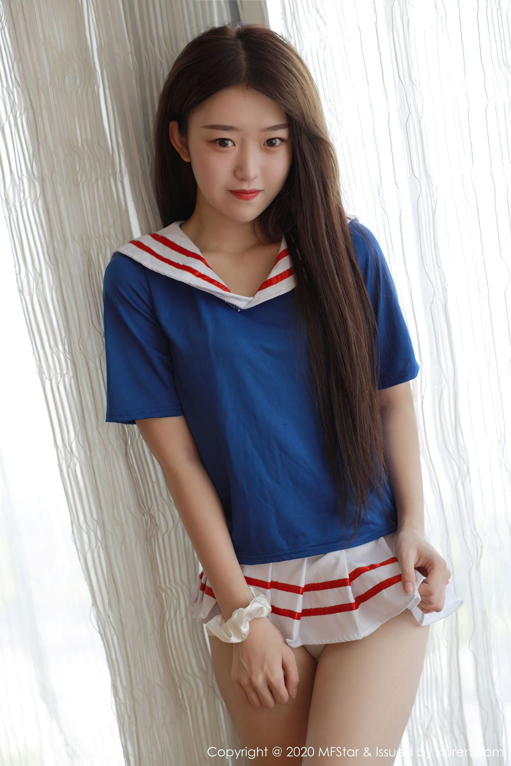 新人妹子小奶瓶呜鸣 - 水手服超短裙系列写真