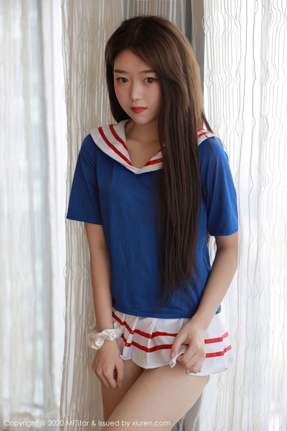 新人妹子小奶瓶呜鸣 - 水手服超短裙系列写真